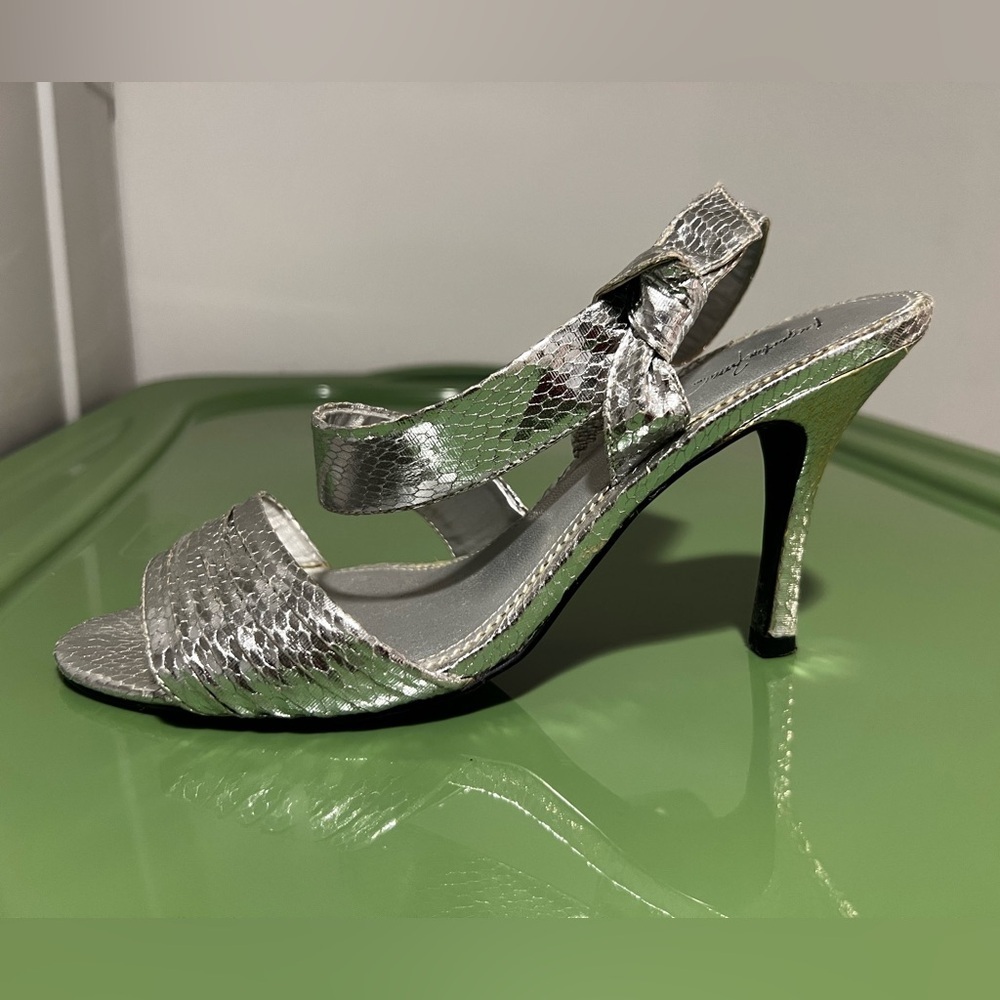 Jacqueline Ferrar women dressy silver heels /size 7